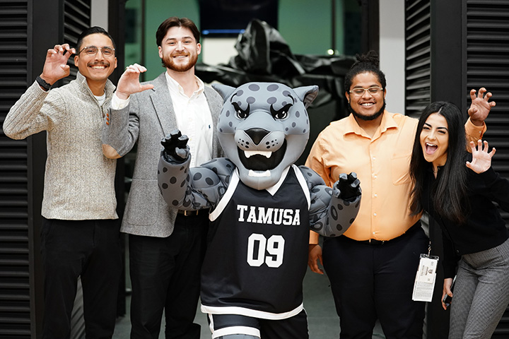 General the Jaguar with the Sports Media Team