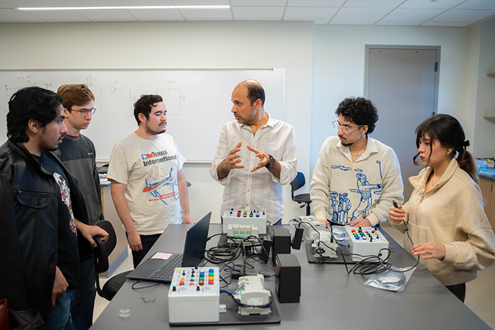 Faculty and Students in New Toyota-Funded Lab